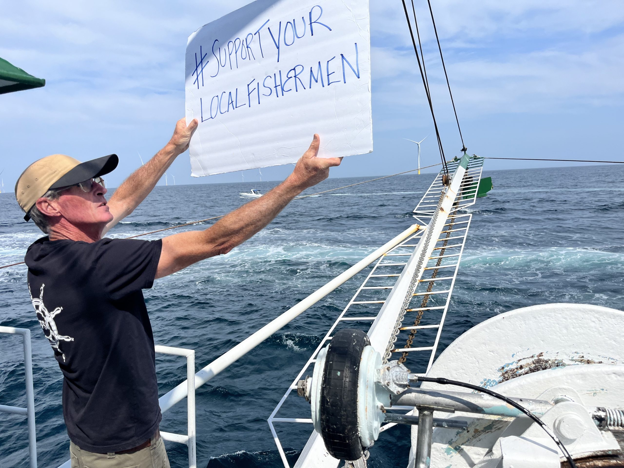 Fishermen stage floating protest at Vineyard Wind site - The New